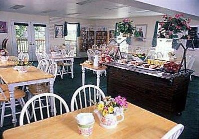 Surrey Inn Бренсън Ресторант снимка