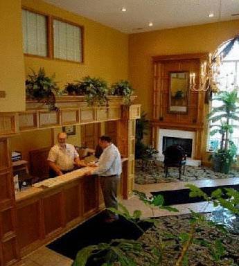 Surrey Inn Бренсън Екстериор снимка